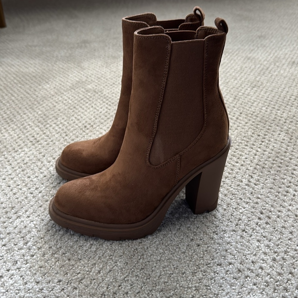 Nine West - Heeled Chelsea Boot—NWOB - Picture 7 of 8